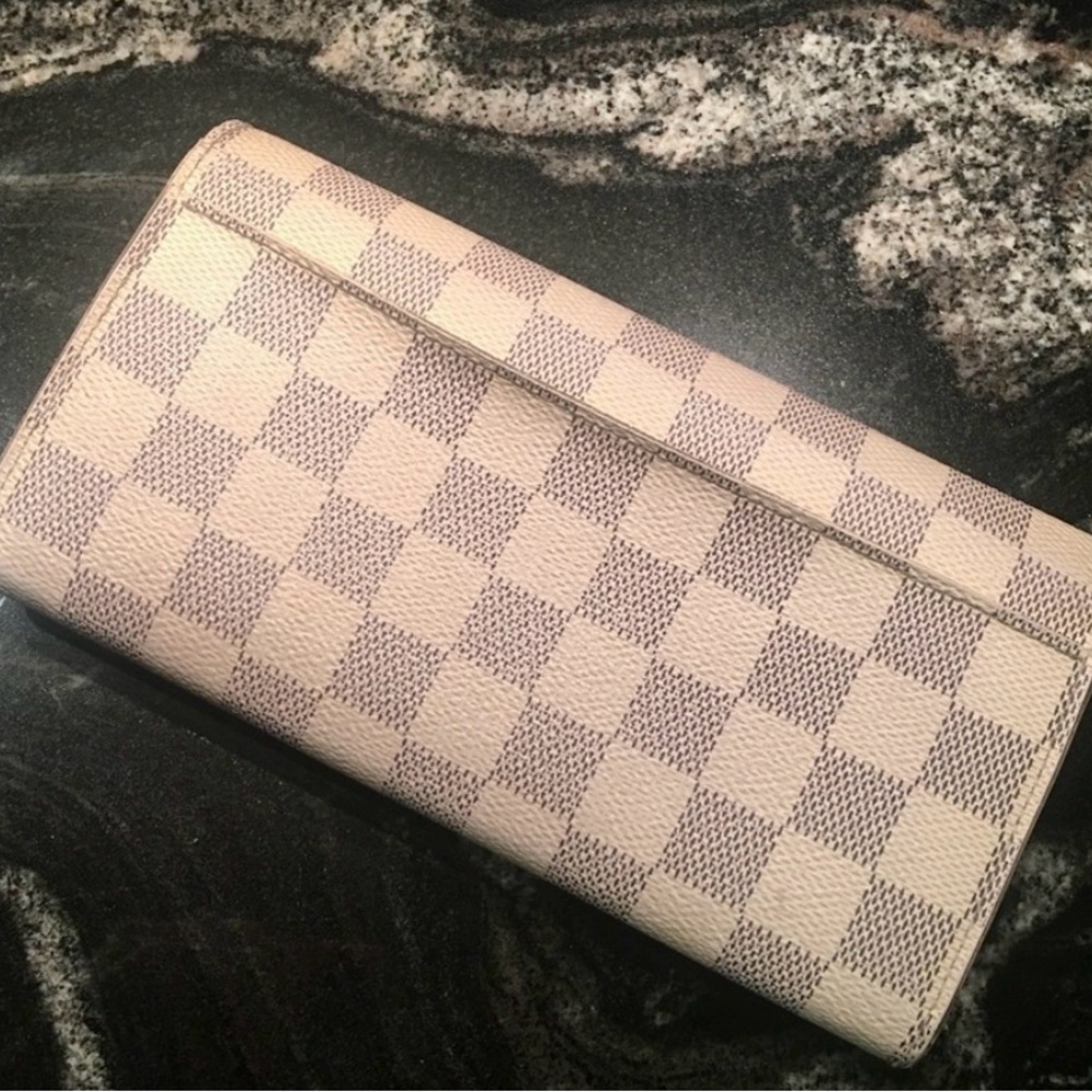 Authentic Louis Vuitton Sarah Wallet - Picture 2 of 8